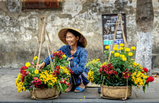 Vietnam lady by street-1